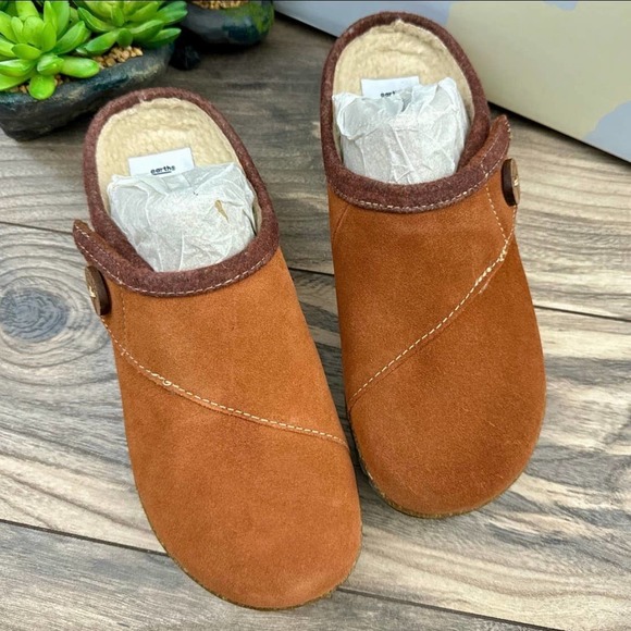 NIB Earth Origins Ezra 8 39 Acorn Brown Slip On Clogs Suede - Picture 2 of 11